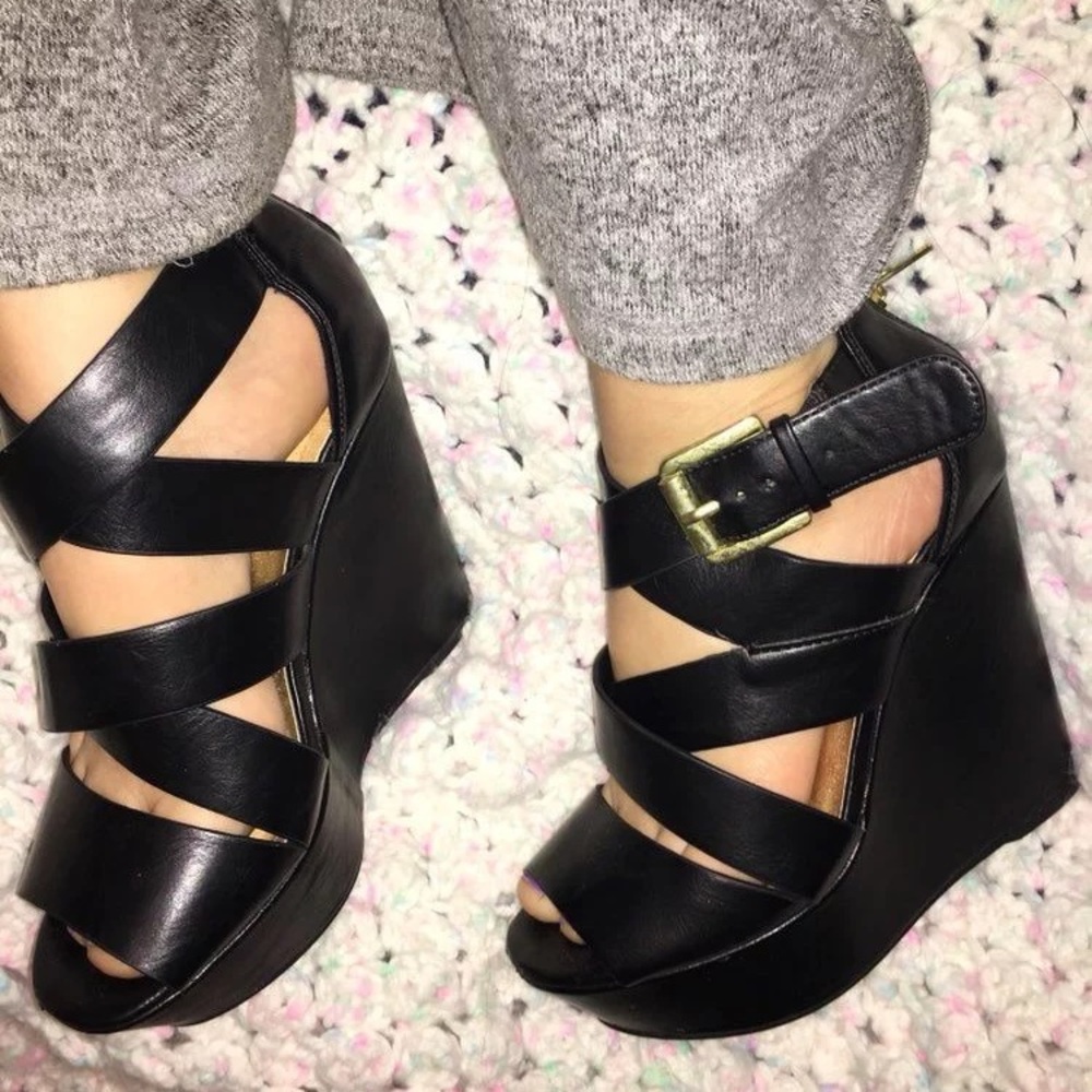 Black strapped wedges